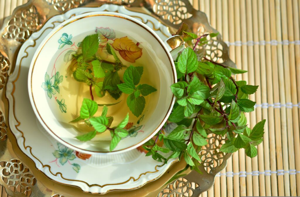 Mint iced tea with honey